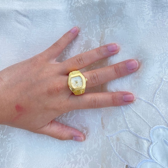 LE BARON GOLD VINTAGE RING WATCH - Picture 4 of 4